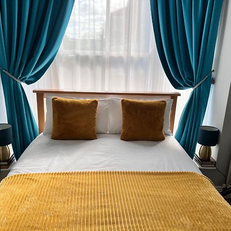 The Badger Set Apartment Hinderwell Bagian luar foto