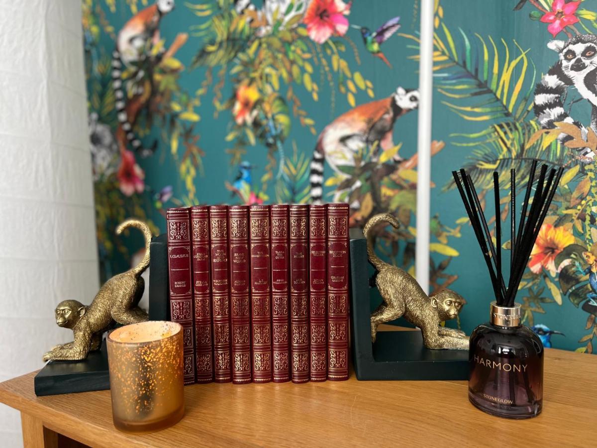 The Badger Set Apartment Hinderwell Bagian luar foto