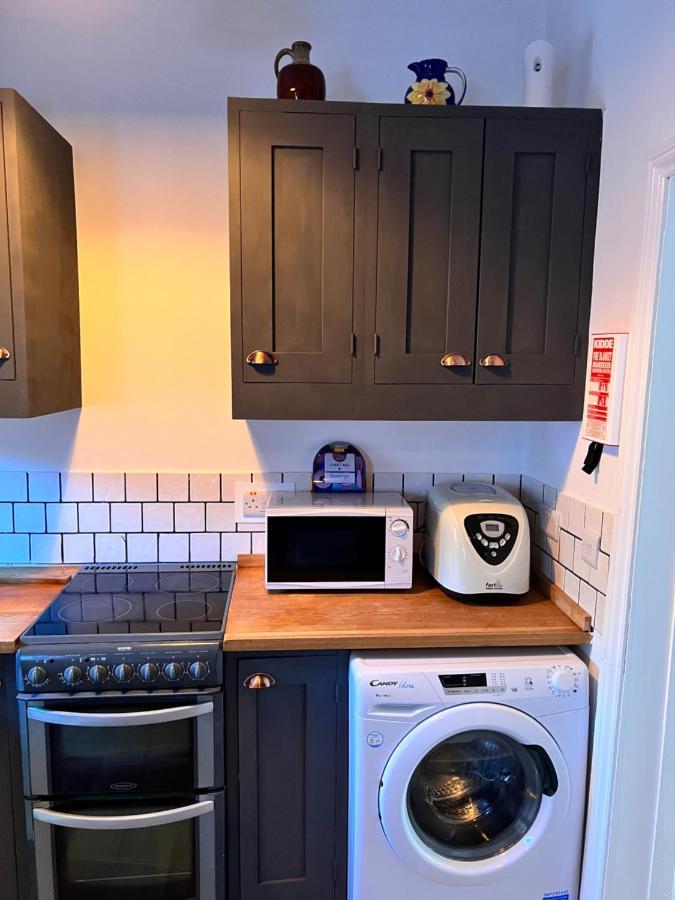 The Badger Set Apartment Hinderwell Bagian luar foto